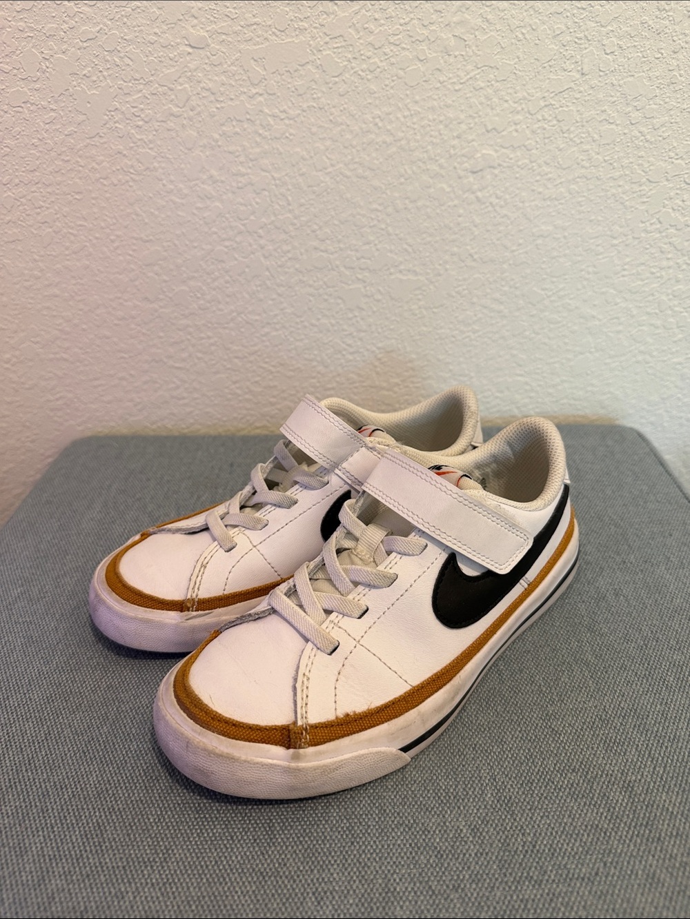 Boys Nike court legacy